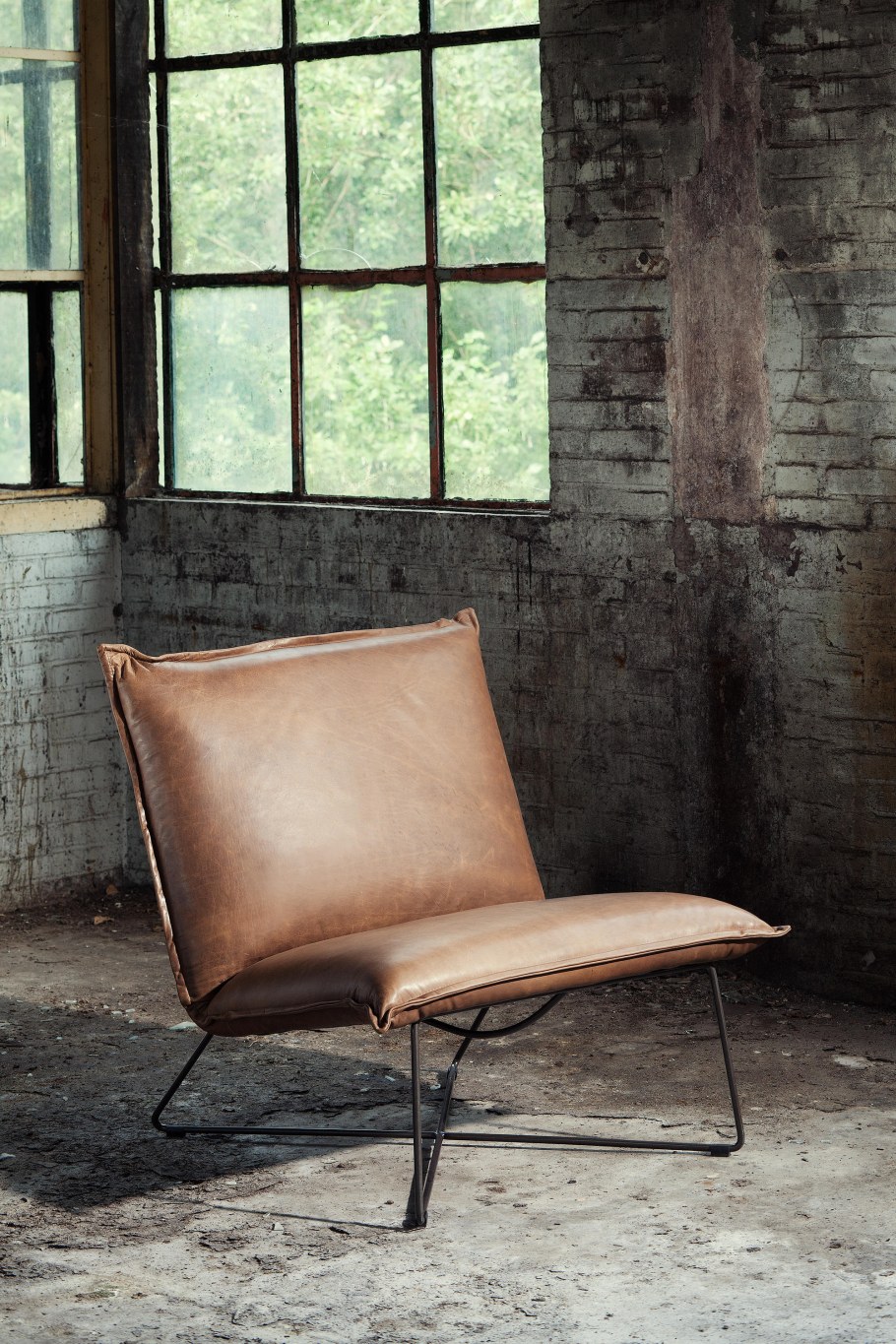 Стулья в квартире в стиле лофт