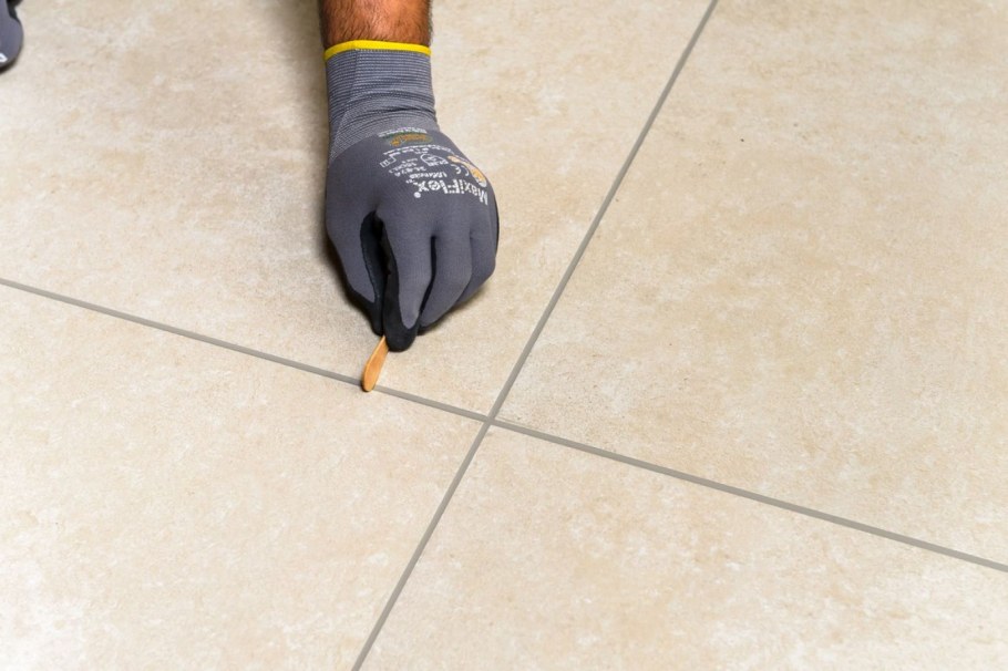 Серая плитка и серая затирка