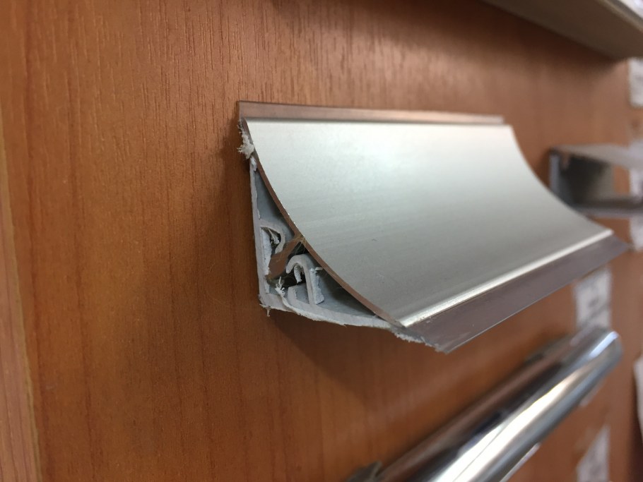 Плинтус пристеночный Рехау 116