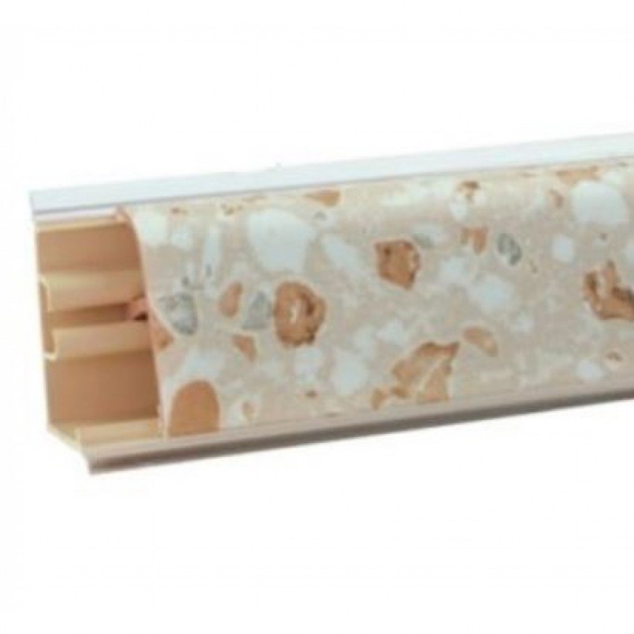 Кухня с антресолями до потолка