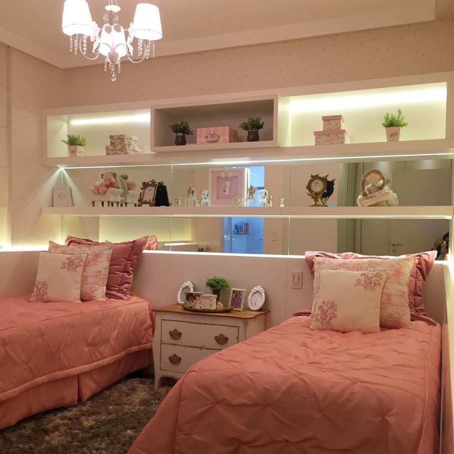 Детская комната для двух девочек