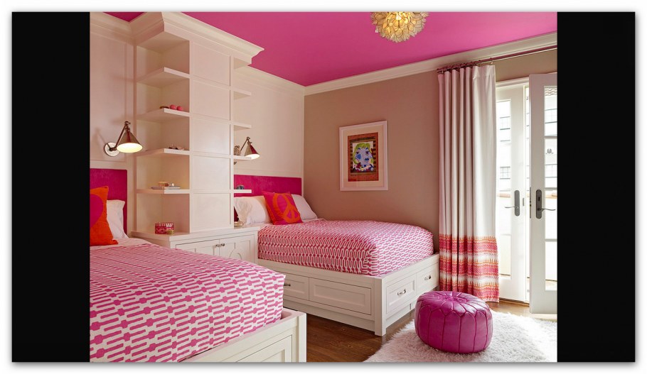 Детская комнатас двух этажнойкраватью