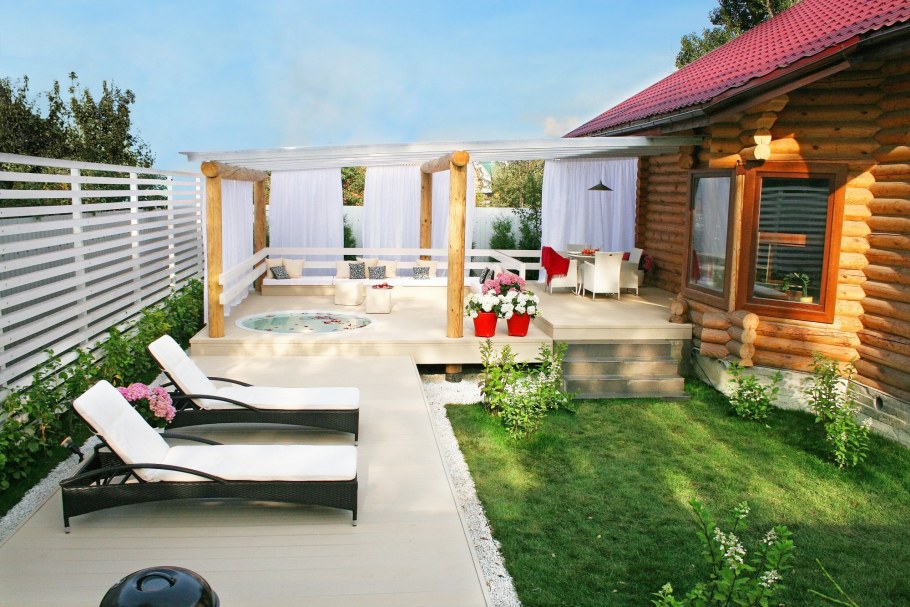 Открытая деревянная терраса