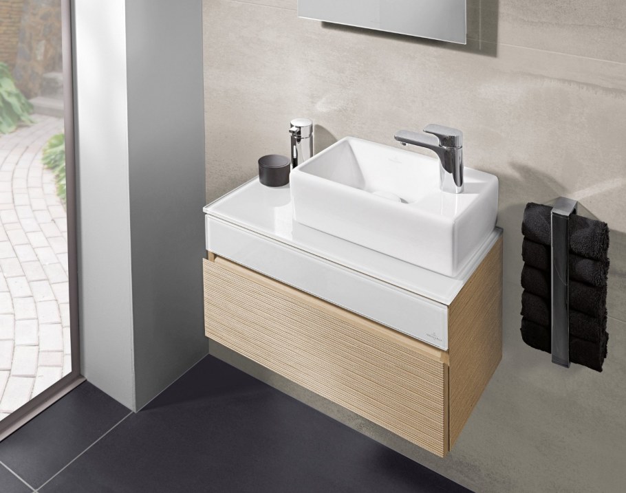 Маленькая ванная комната с раковиной