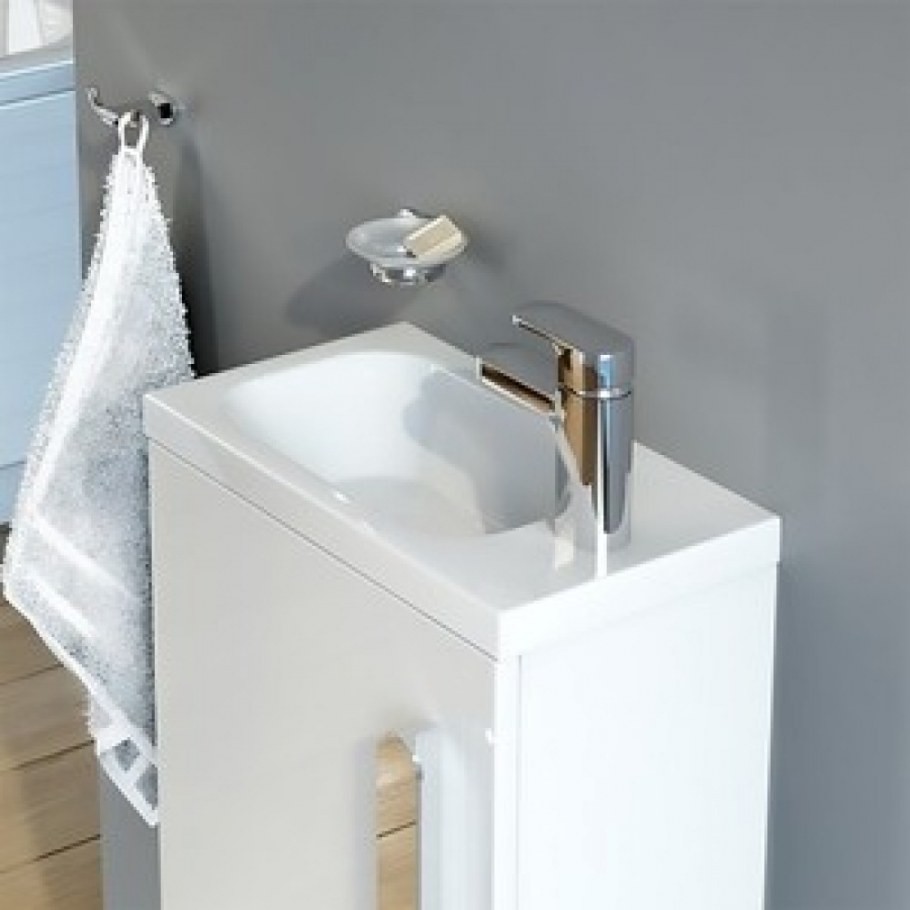 The model number for the Vanity Sinks in the Master Bathroom is vg07047