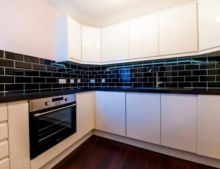 Черный фартук для кухни