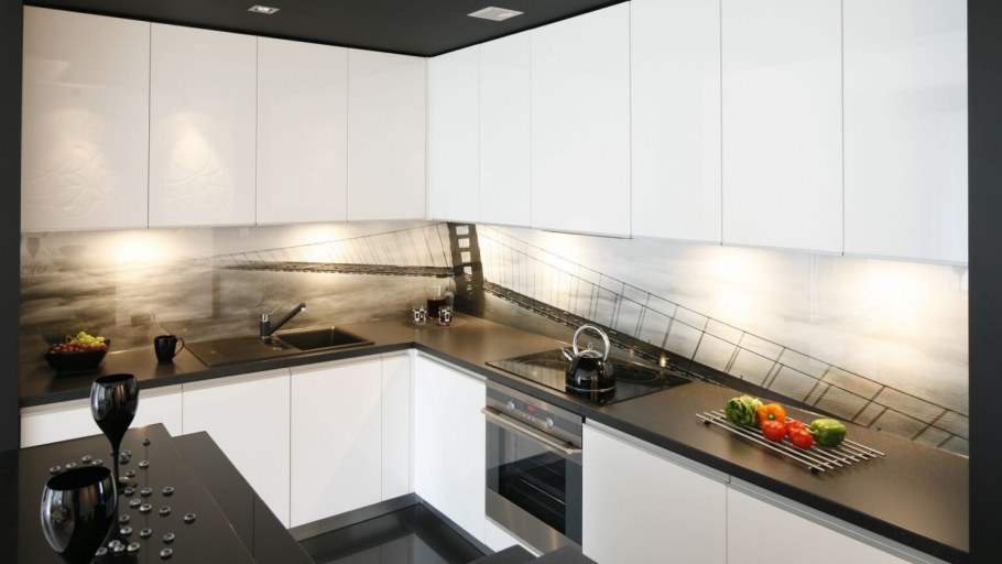 Черный фартук для кухни