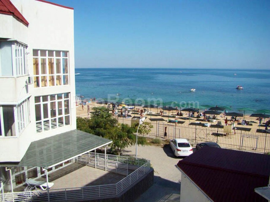 Черноморская набережная Феодосия 42