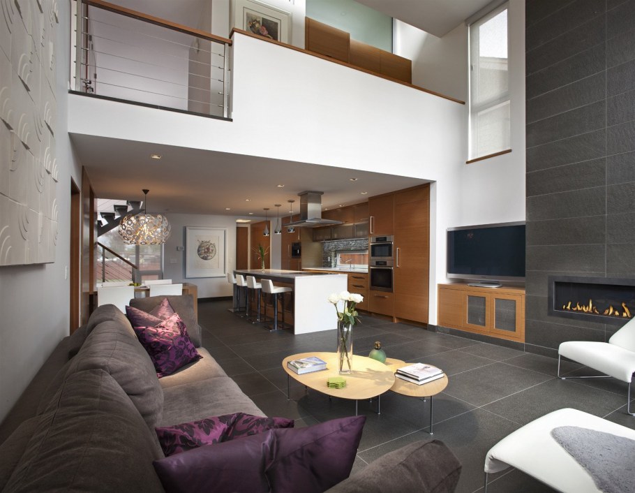 Кухня гостиная с высокими потолками