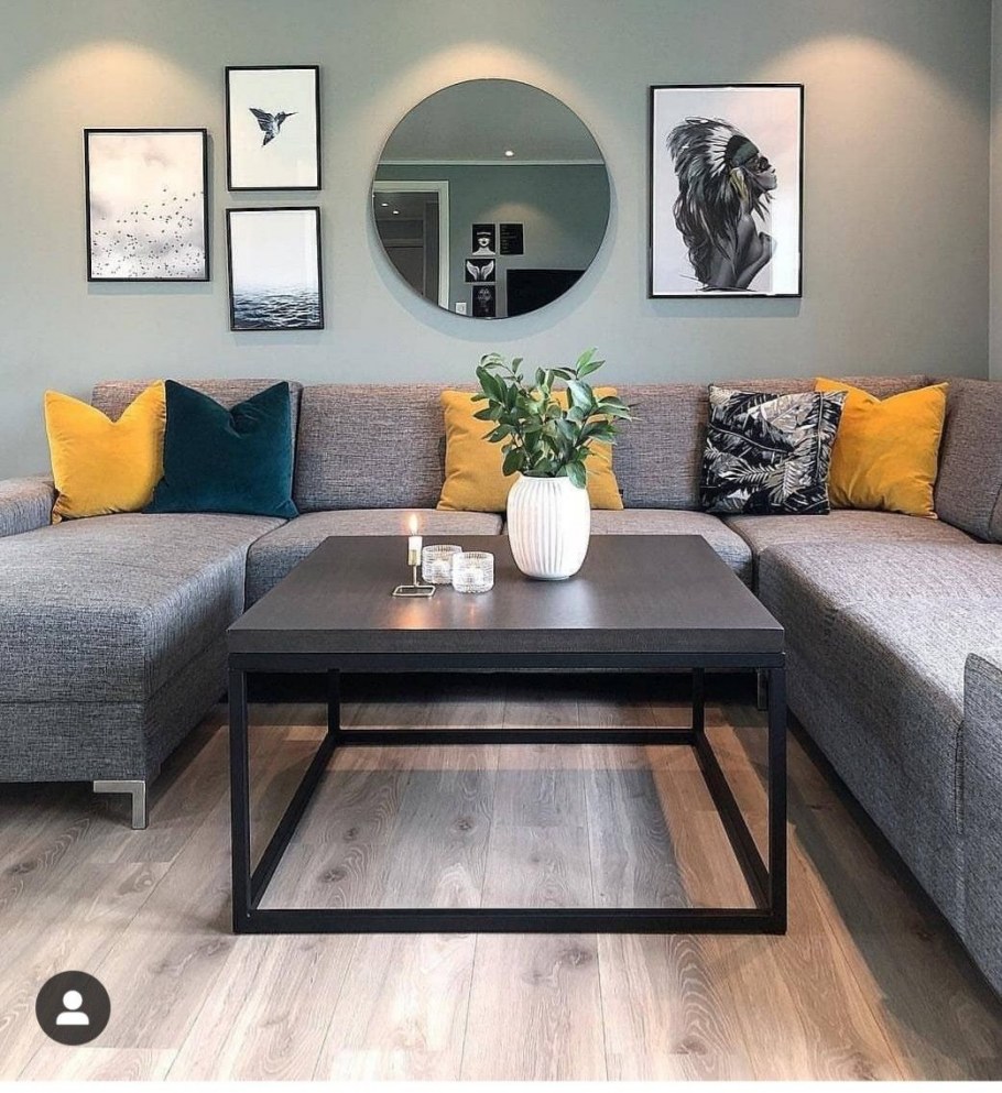 Серый диван в интерьере