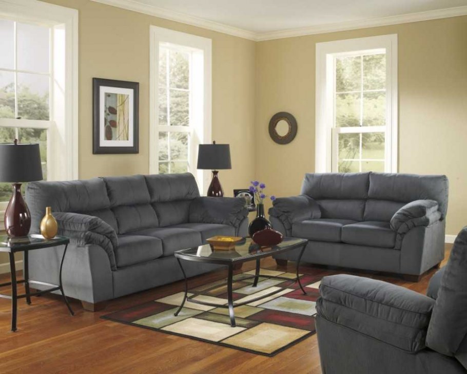 Интерьер с серой мебелью