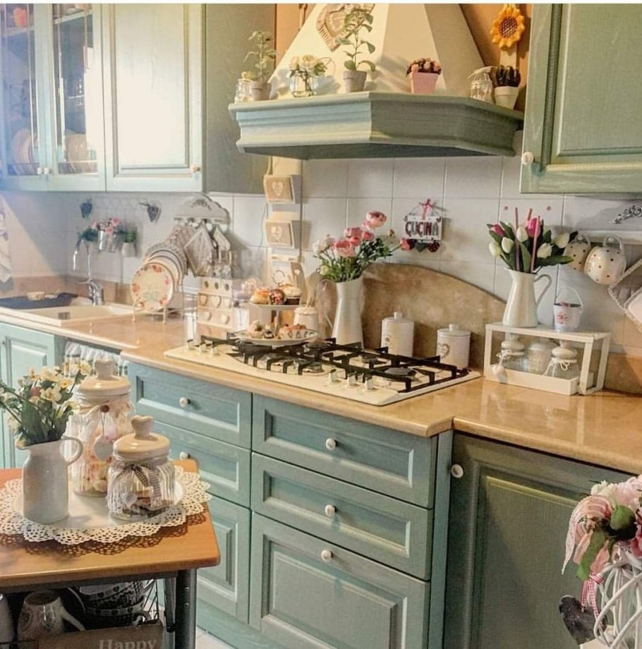 Кухня в стиле кант в малогабаритной квартире