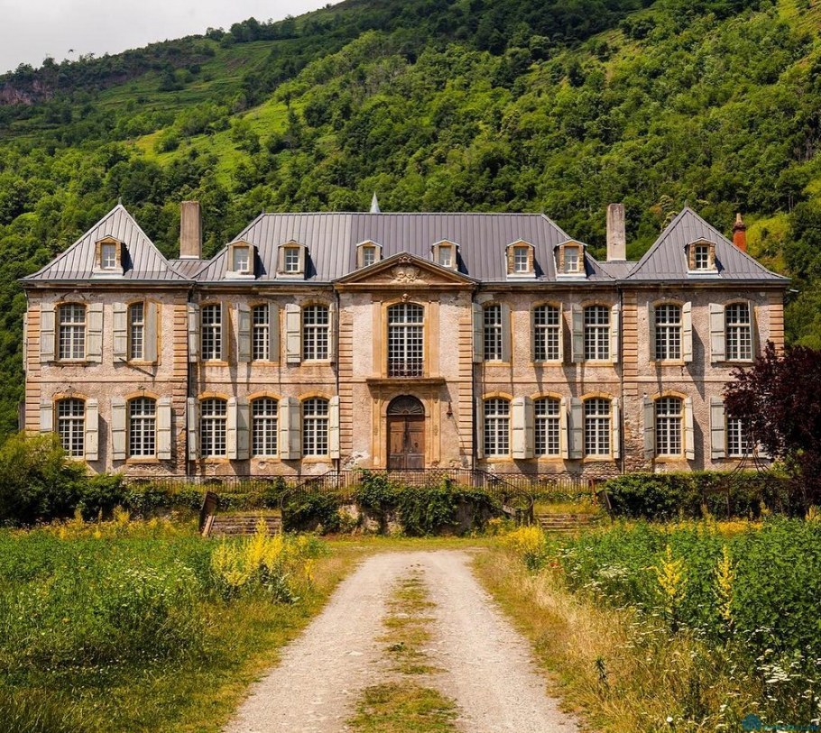 Французское Шато особняк