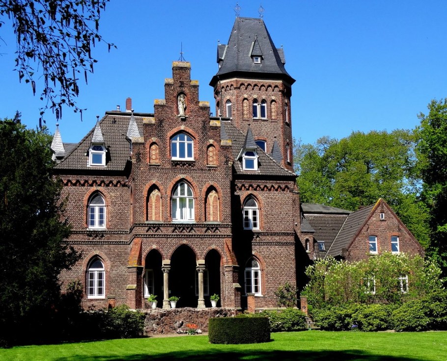 Замок Шато Манор..