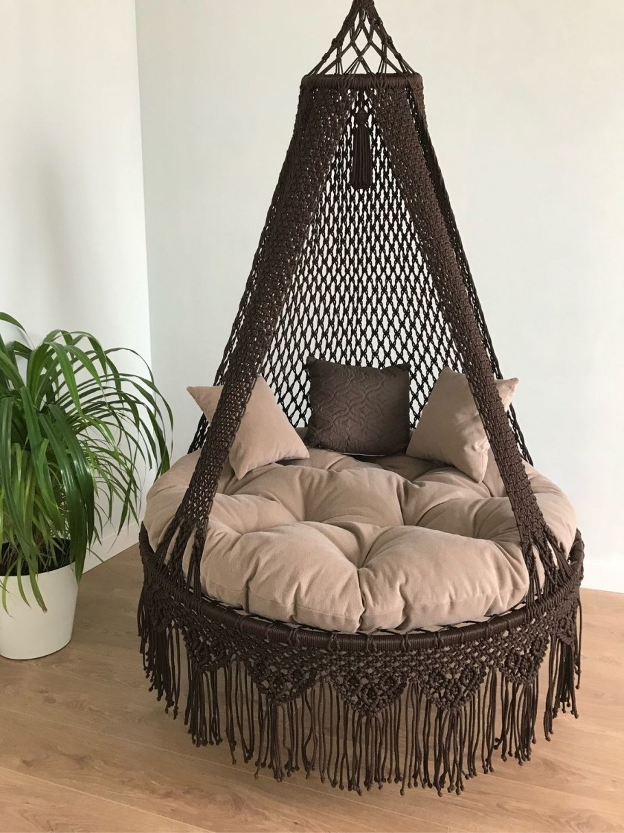 Подвесное кресло из ткани