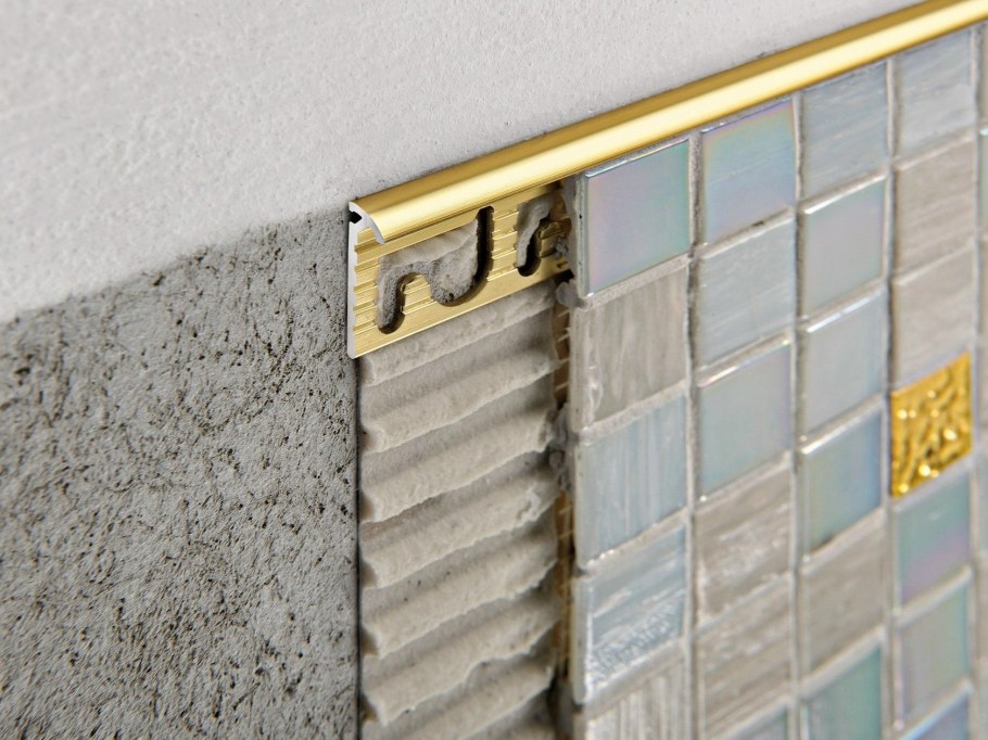 Профиль алюминиевый для внутренних углов 10 мм 2,7м. Матовое серебро