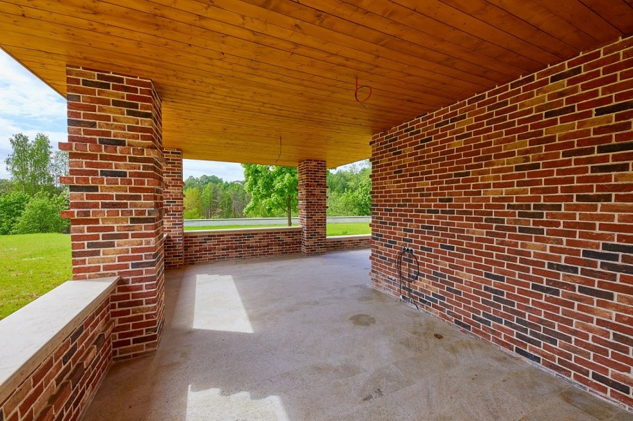 Веранда с мангальной зоной