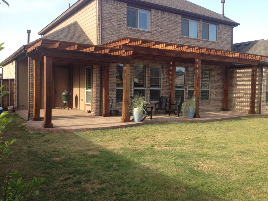 Барбекю из кирпича на веранде