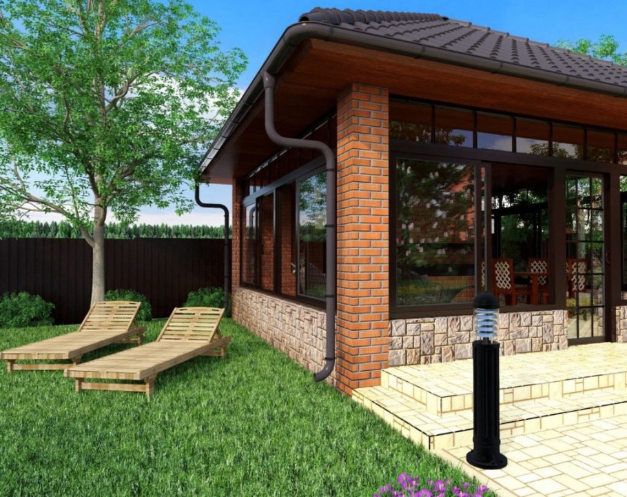 Терраса к кирпичному дому