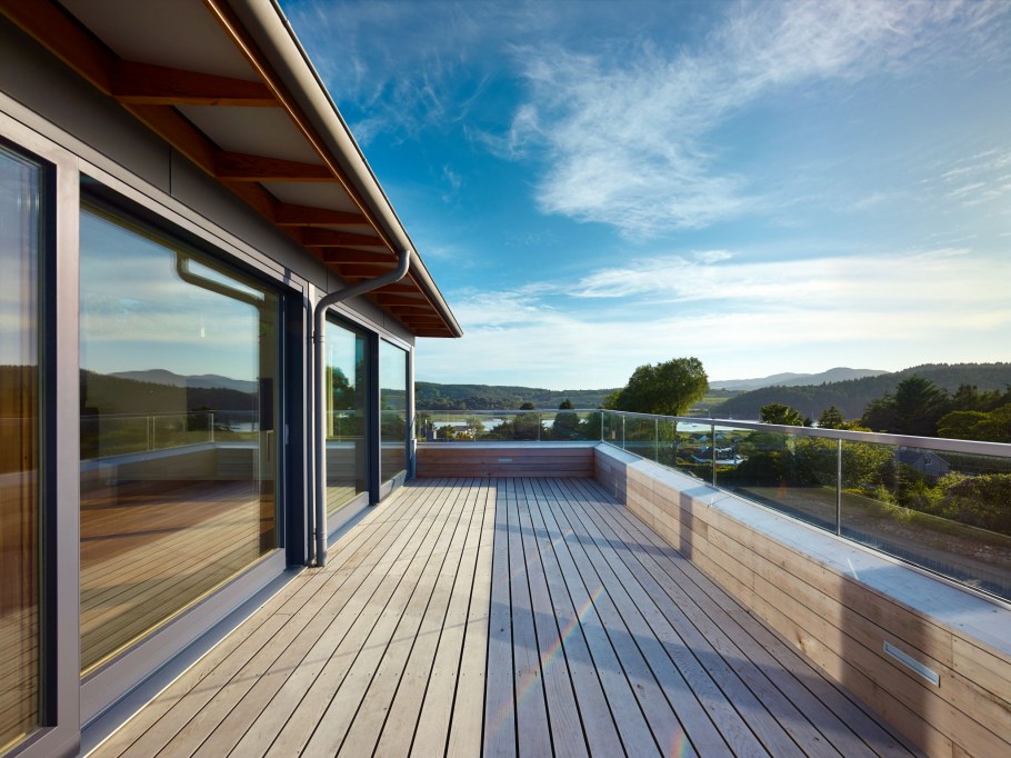 Стеклянная пристройка к зданию