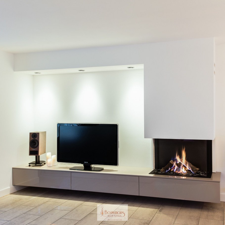 Биокамин возле телевизора