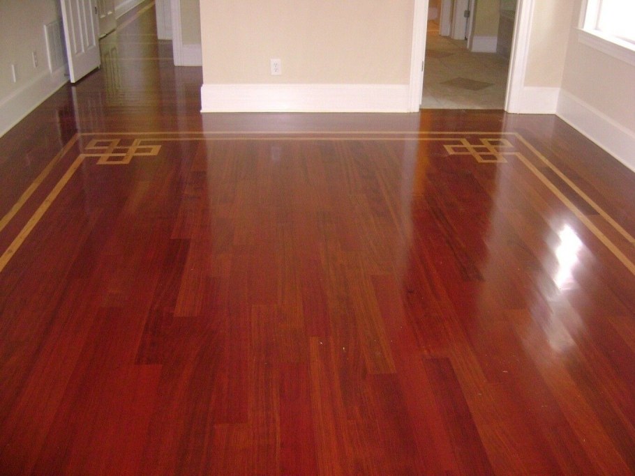 Ламинат красный