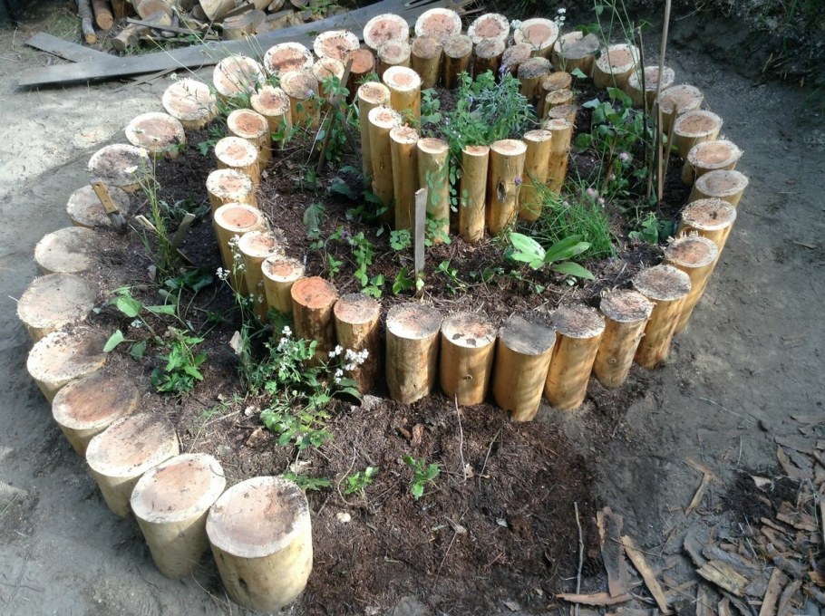 Габионы клумбы