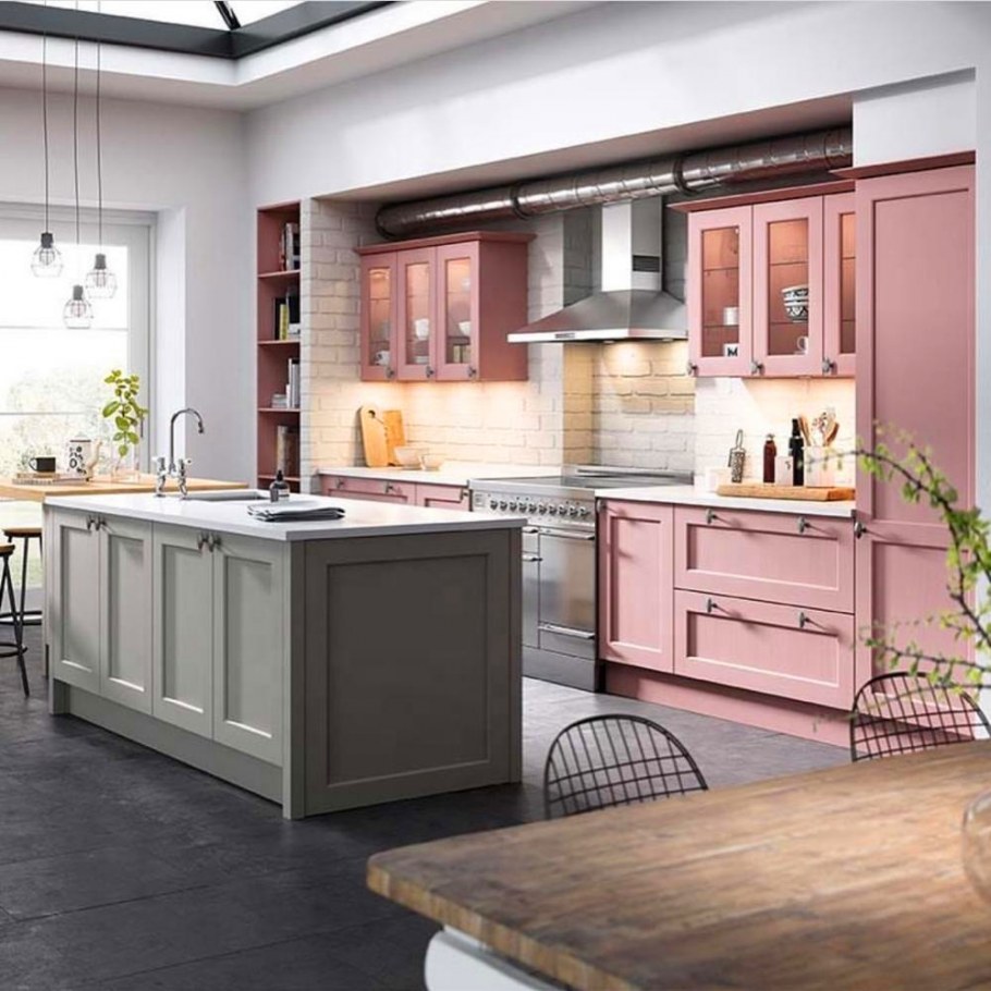 Пудровая кухня в интерьере