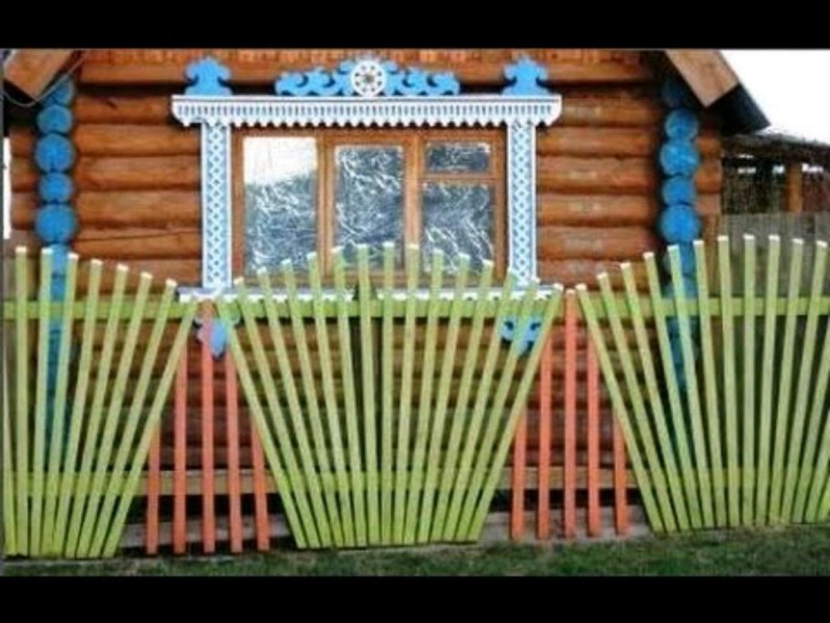 Забор из дерева вертикальный