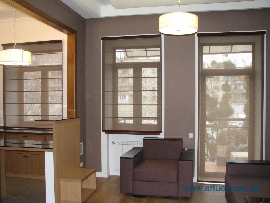 Пластиковые окна в зал с балконной дверью