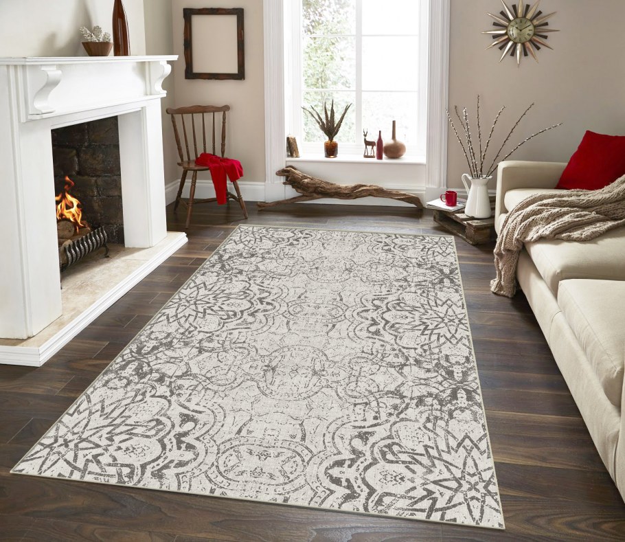 Ковер в светлых тонах