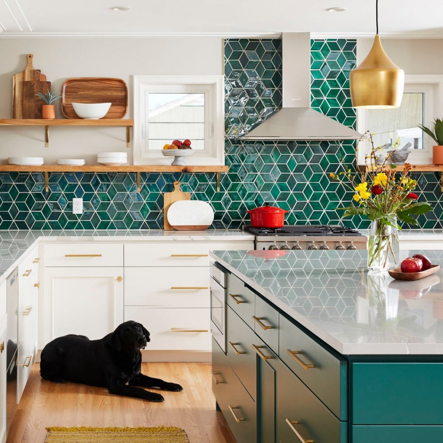 Кухня в бело бирюзовых тонах