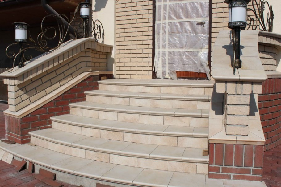 Входная лестница в частный дом