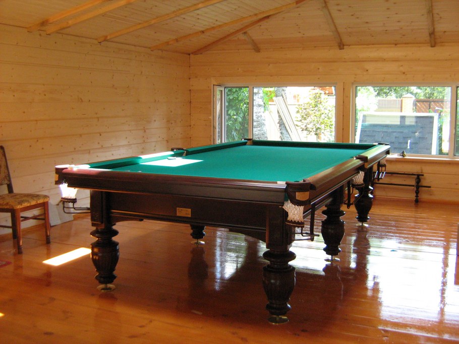 Бильярдная в современном стиле