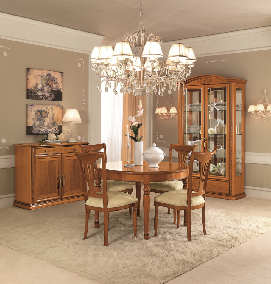 Гостиная в классическом стиле в светлых тонах