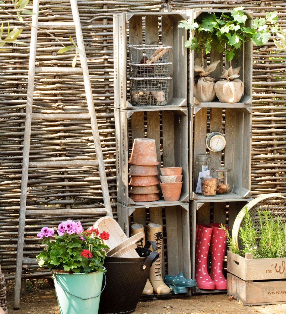 Декорация из ящика