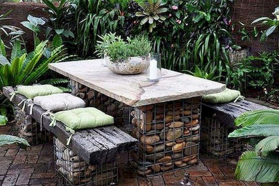 Садовая мебель из камня