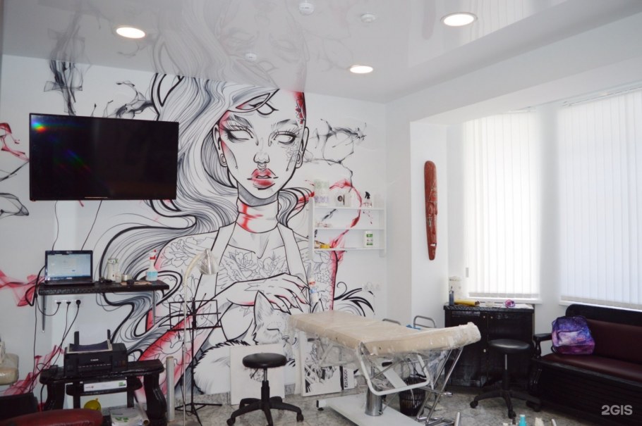Разрисовать стену в парикмахерской