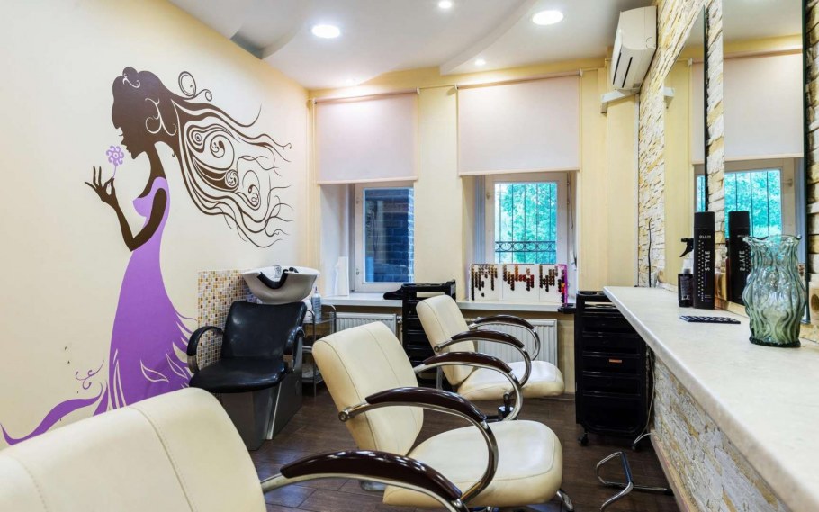 Стены в салоне красоты