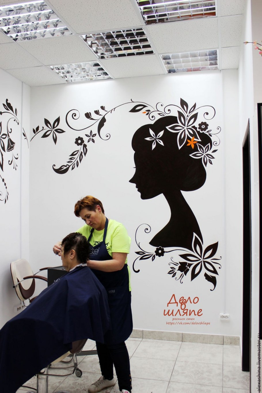 Декор стен в парикмахерской