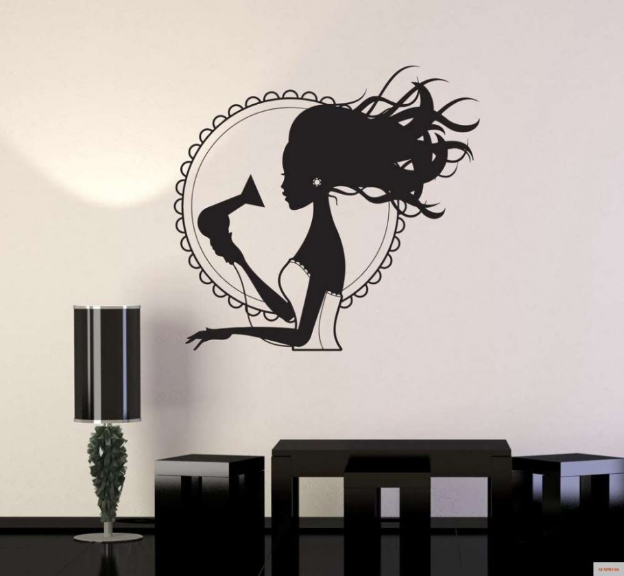 Рисунок в окружении винила