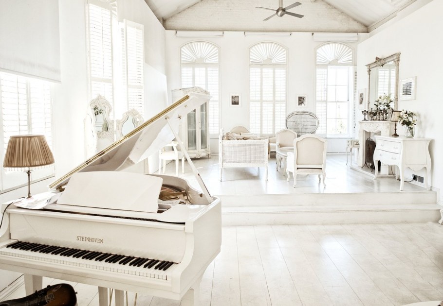 Комната с роялем