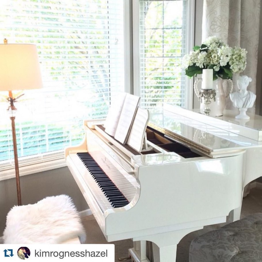 Белый рояль Steinway sons