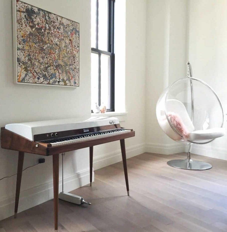 Старое пианино в интерьере