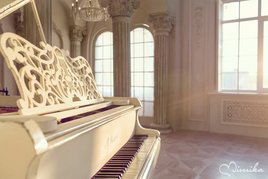 Гостиная с роялем