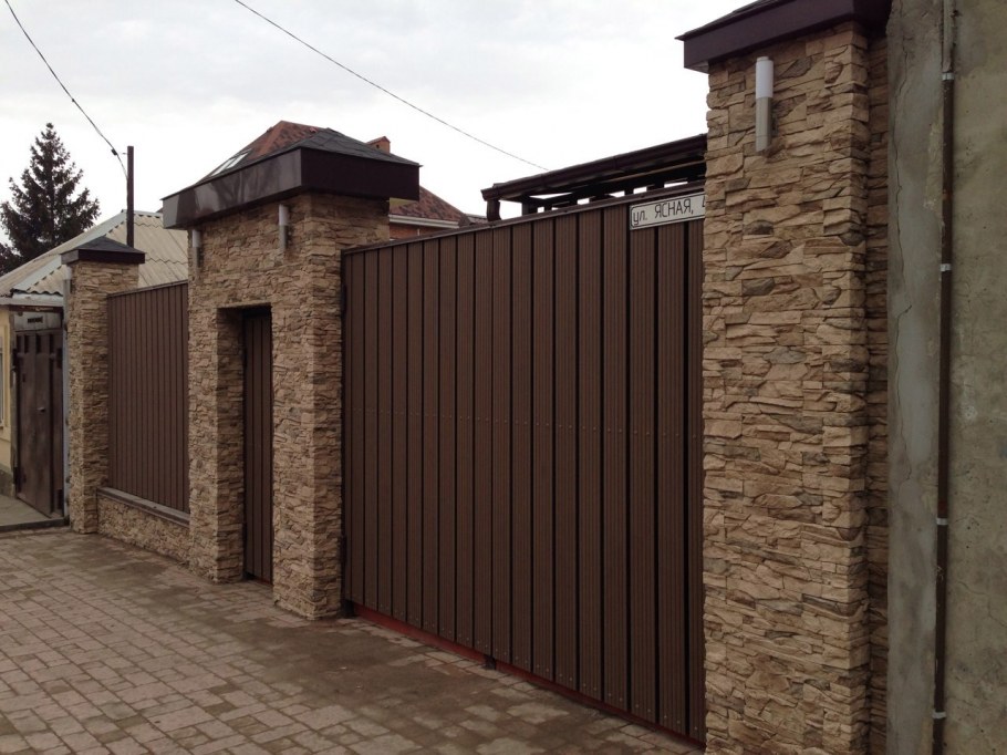 Ворота перед домом