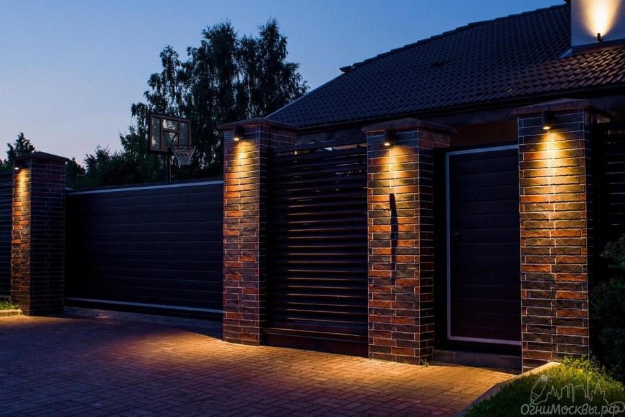 Забот из кирпича и дерева,