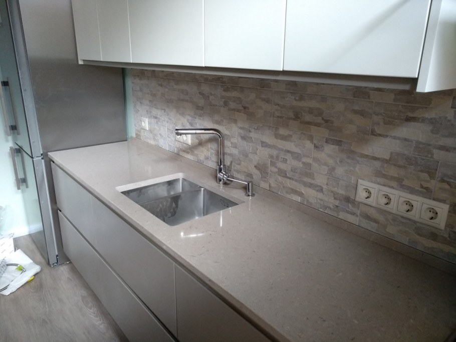 Стык столешницы Эггер