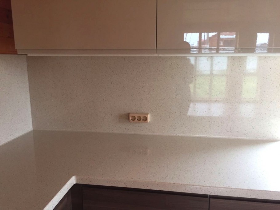 Фартук без плинтуса для кухни