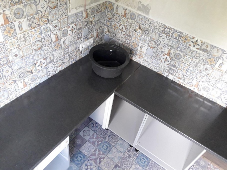 Бортик для столешницы на кухне